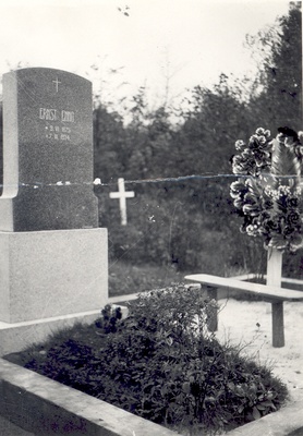 Ernst Enno Grave  duplicate photo