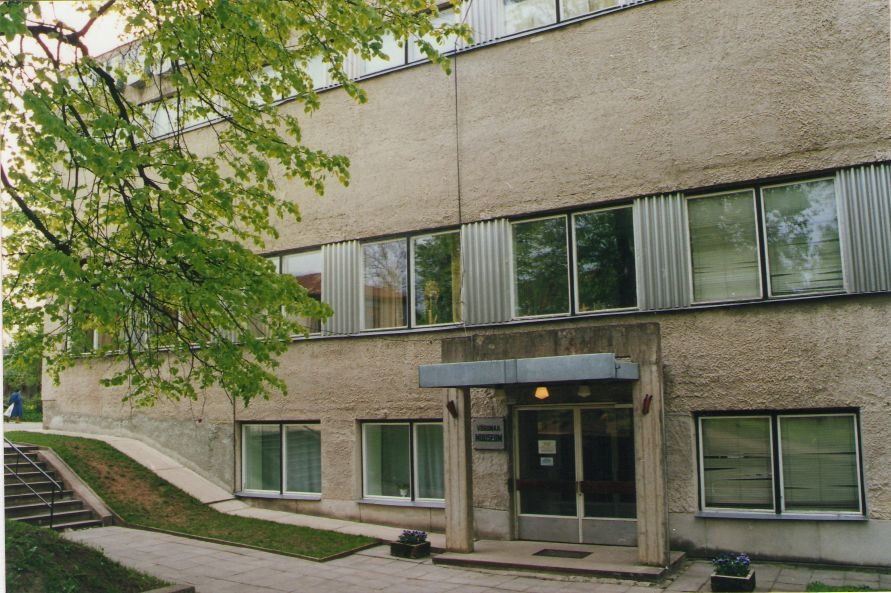 Photo. Võrumaa Museum (external view). 2002.
