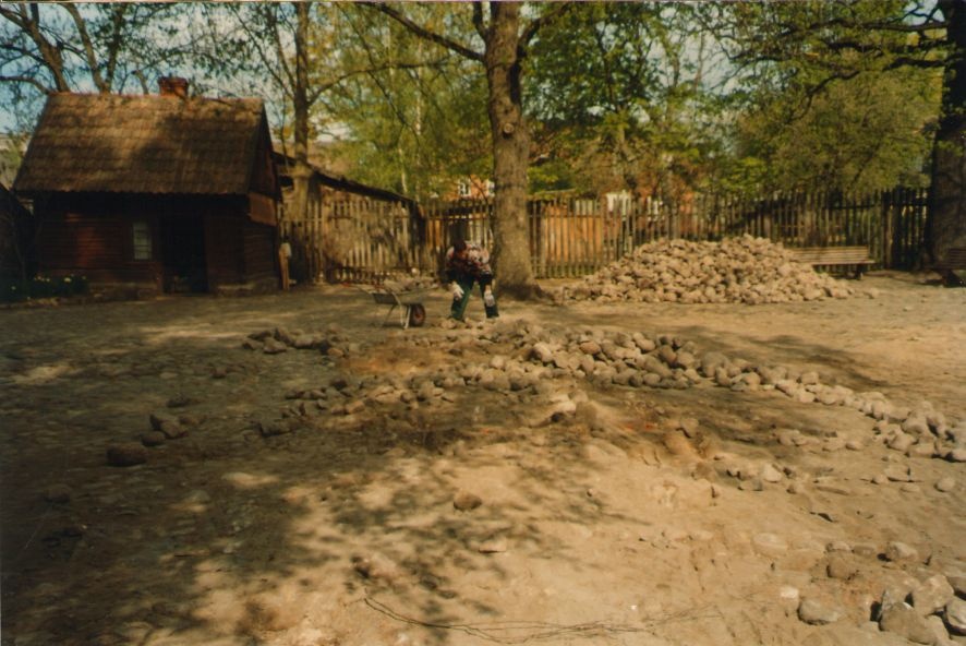 Photo. As Ervin stone installation work Dr. Fr. R. Kreutzwald Memorial Museum at the yard. Võru, 2000.