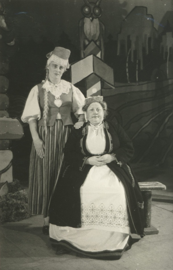 A. Kitzbergi - J. Simmi singing game "Shooting in Vanemuise" in 1938.
