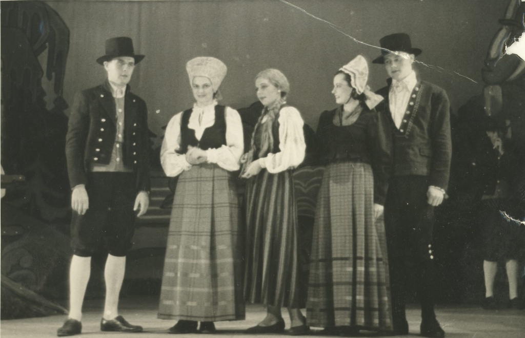 A. Kitzbergi - J. Simmi singing game "Shooting in Vanemuise" in 1938.