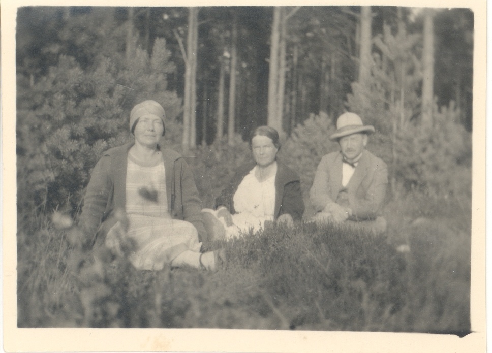 Ernst Enno's wife and sister