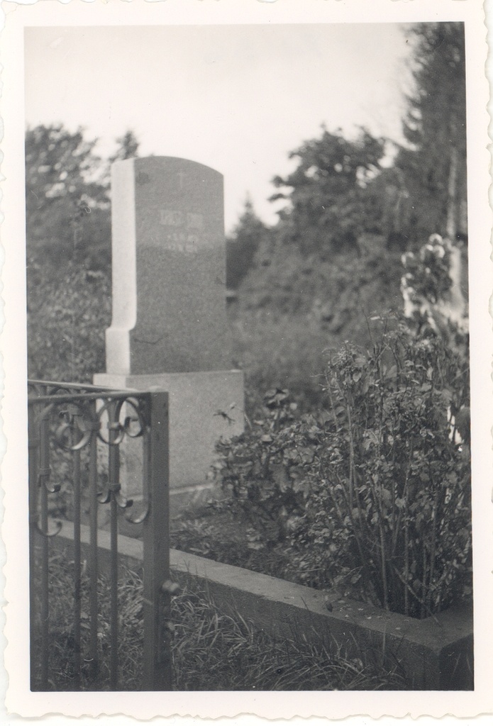 Ernst Enno graveyard at Haapsalu graveyard