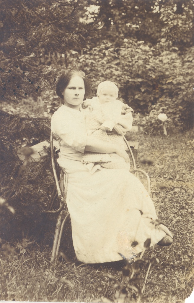 Ernst Enno's wife and daughter