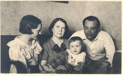 E. Enno's family after his death  duplicate photo