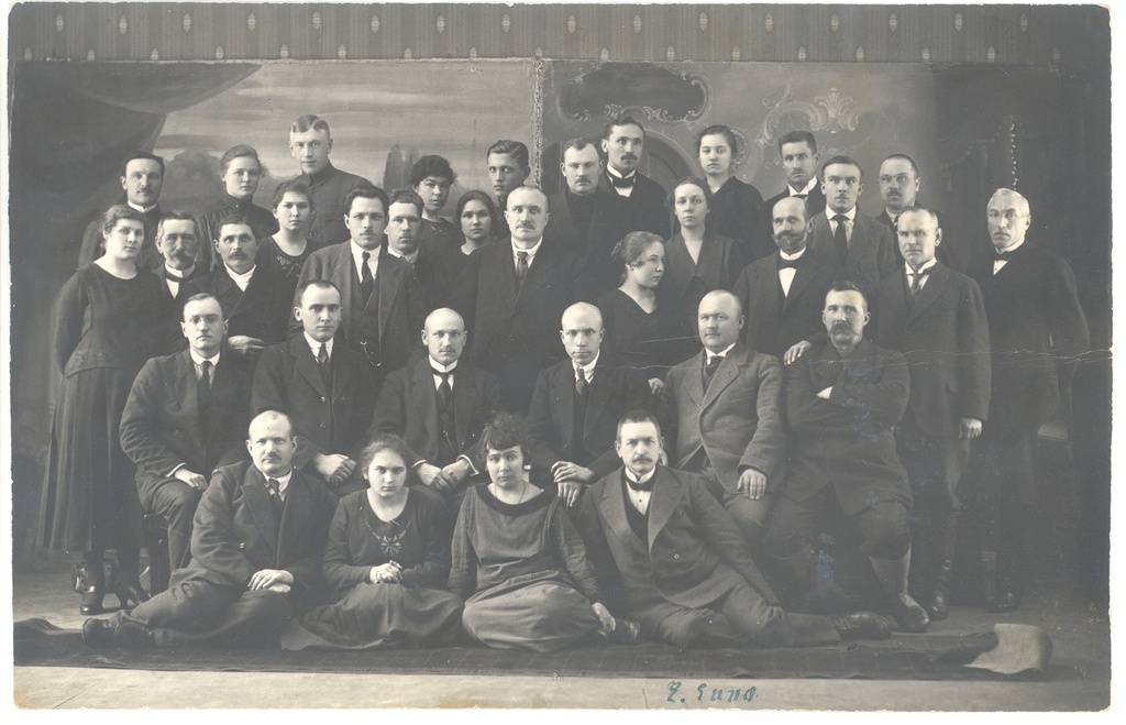 Officials of the Western Country Government (e. Enno)