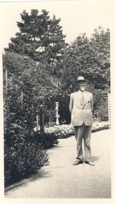 Andres Saal in his garden in Hollywood in 1928.  duplicate photo