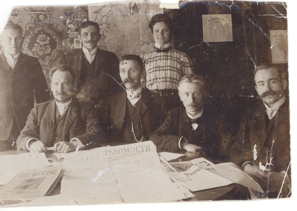 Jakob Mändmets and other journalists in "Päevalehe" editorial