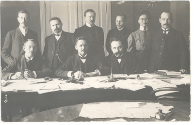 J. Veidenstrauch, G. E. Luiga, A. Hanko, A. Schnicker, A. Fiskar, J. Mändmets, Ed. Virgo, J. Vunn, J. V. Veski  duplicate photo