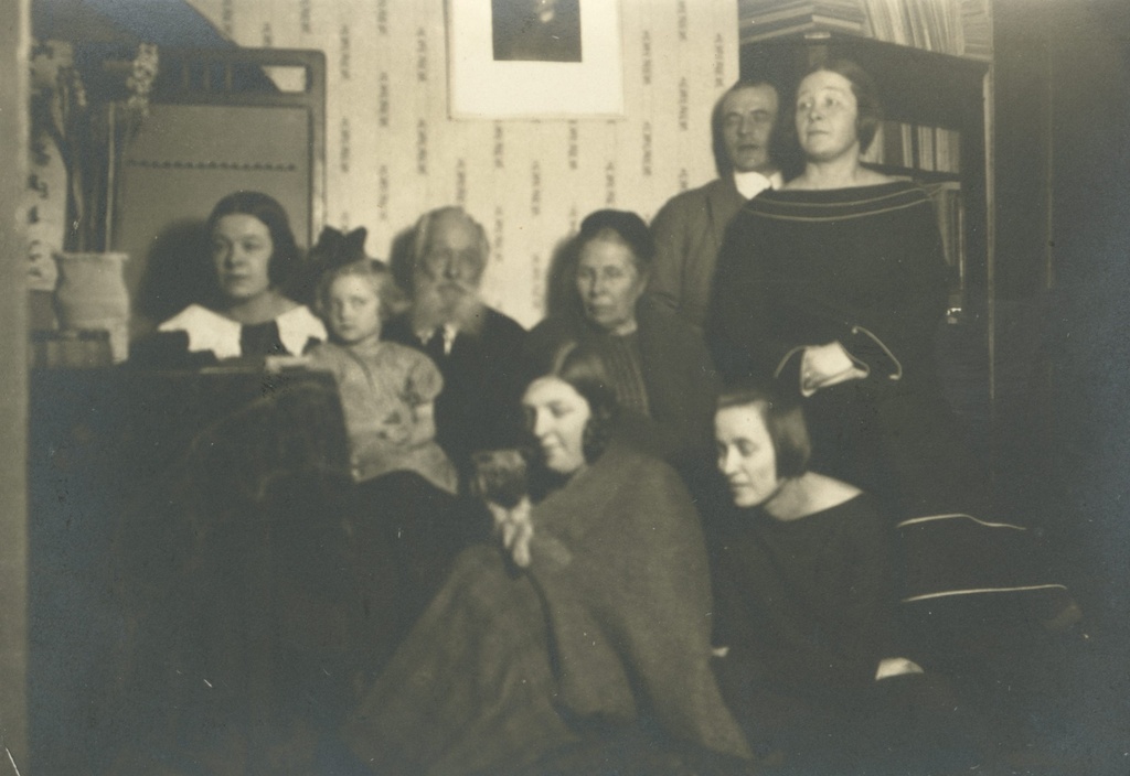 Marie Under, Artur Adson, Hedda and Dagmar Hacker, Marie Under parents