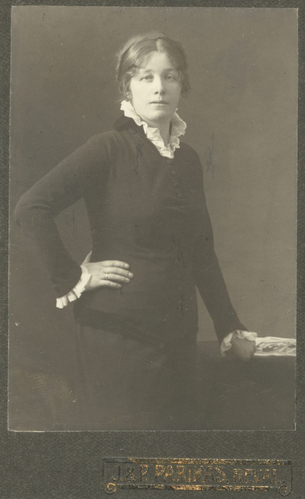 Under, Marie 1915 in Tallinn