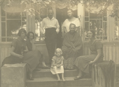 Under, Marie and a. Adson with the family in Toilas in the summer of 1925.  duplicate photo