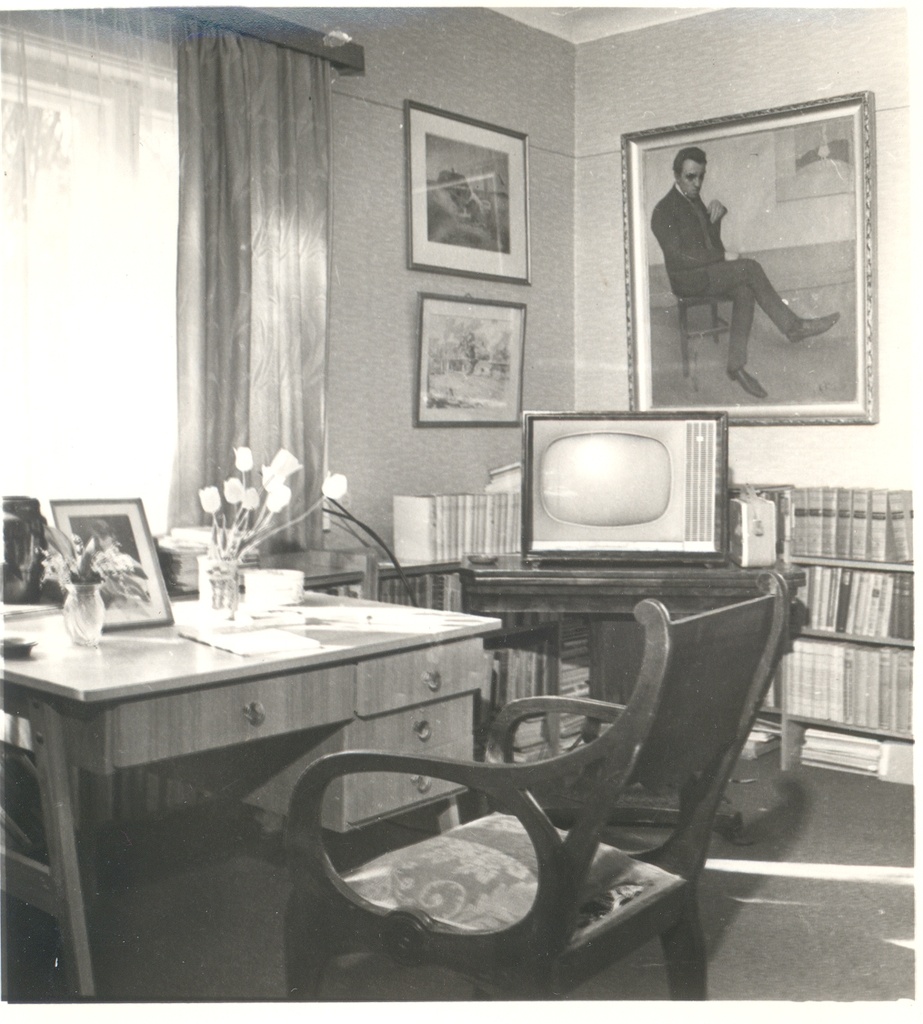 FR. Tuglase's home in Nõmmel I floor large room