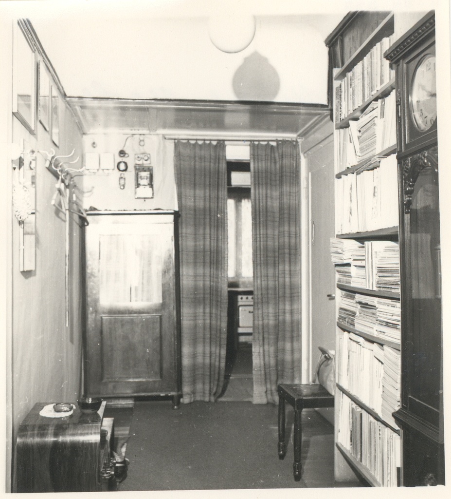 FR. Tuglase at Nõmmel - Esik