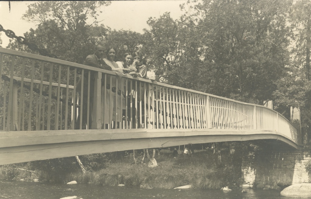 Artur Adson, Marie Under, Dagmar Hacker, Hedda Hacker, [Marie Underi sister] 1924.