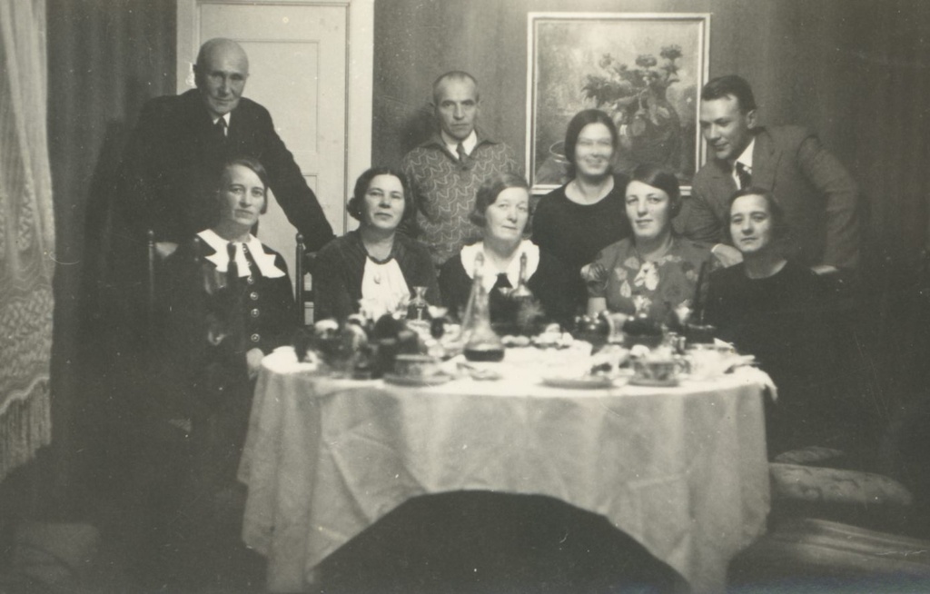 Artur Adson, Dagmar Hacker, Marie Under, Hedda Hacker unknown