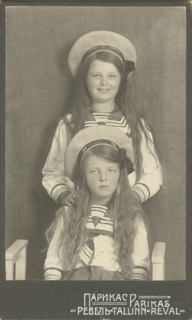 The daughters of Marie Under Hedda and Dagmar
