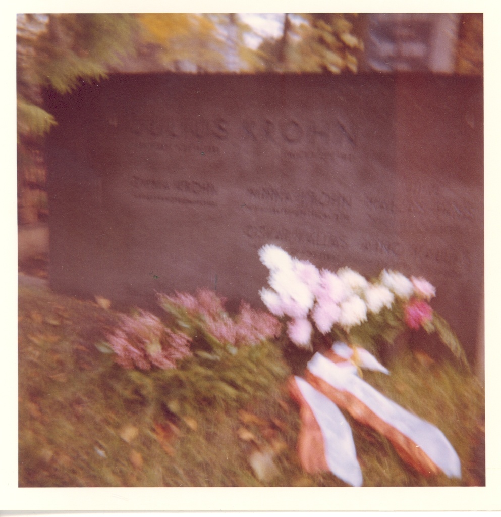 Aino Kallas's grave at the Helsinki cemetery in 1965.