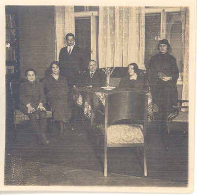 Aino Kallas, Oskar Kallas, Laine Kallas, Virve Kallas and Sulev Kallas  duplicate photo