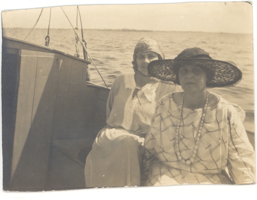 Aino and Laine Kallas ?