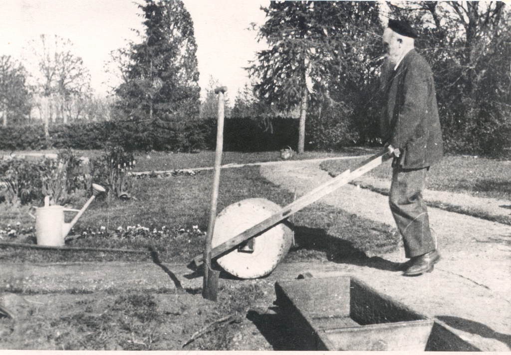 Ernst Peterson-Särgava garden work Pirita Kosel 1933.