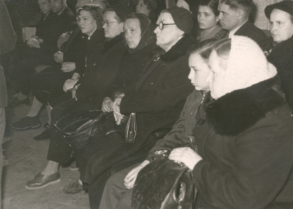 Ernst Peterson-Särgava hair 16. IV 1958 - Payments in "Estonia" concert hall. I row from the middle left. (sounding glasses) Juta Särgava