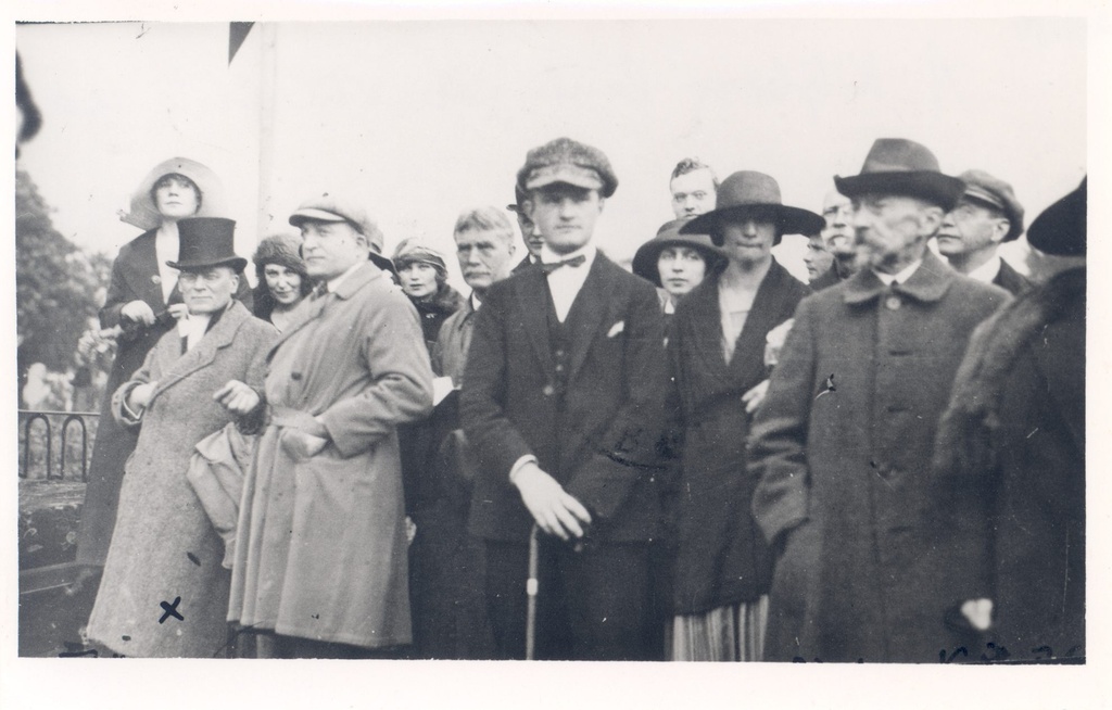 A. kitzberg songupeo among guests