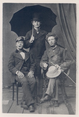 A. Kitzberg (in the middle) with friends from the Pöögle-Poll era  similar photo