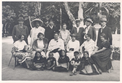 A. Kitzberg among the summers in Kurssaare  duplicate photo