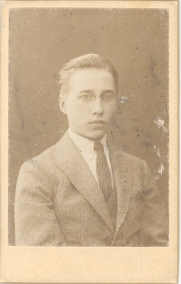 Jaan Kitzberg, son of August Kitzberg in 1923.  duplicate photo