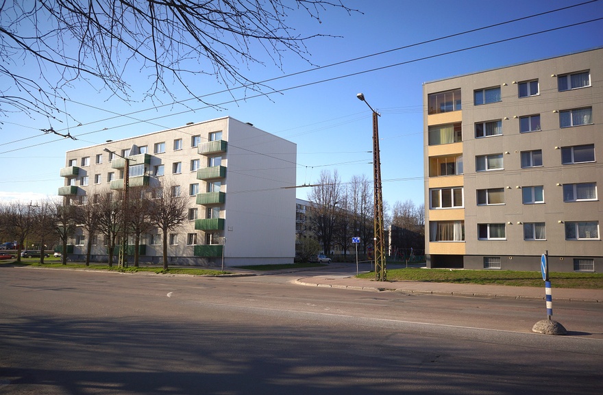 Construction of Väike- Õismäe with a building that is under way rephoto