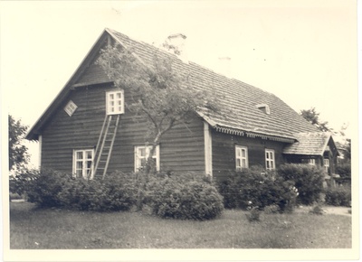 Kitzberg home \x96 May school house in Pöögles  duplicate photo