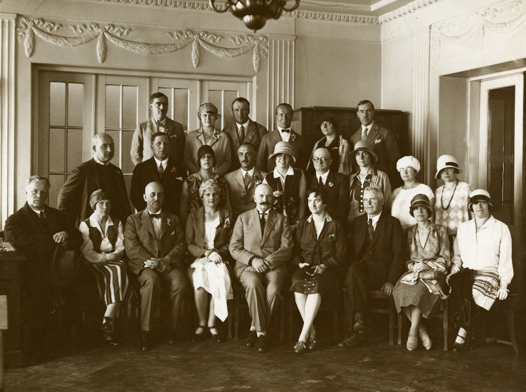Hungarian guests in the editorial hall of the "Päevaleht" ca 1925-28.
