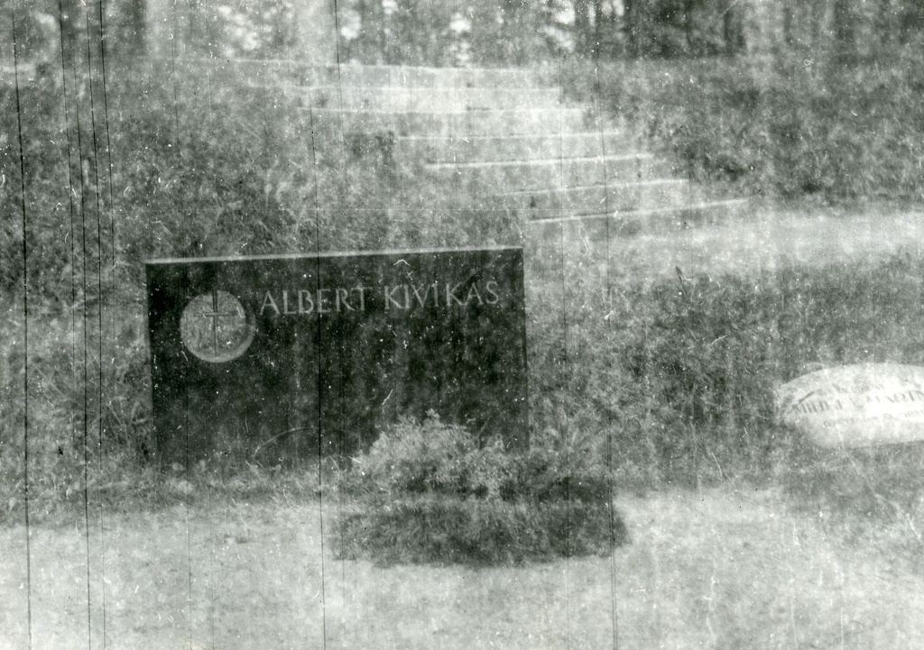 Kivikas, Albert's grave in Tallinn on the forest