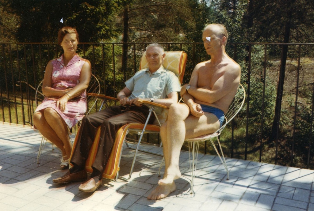 Zoja Raskakov, Karl Ristikivi, Arvo Mägi at the rest