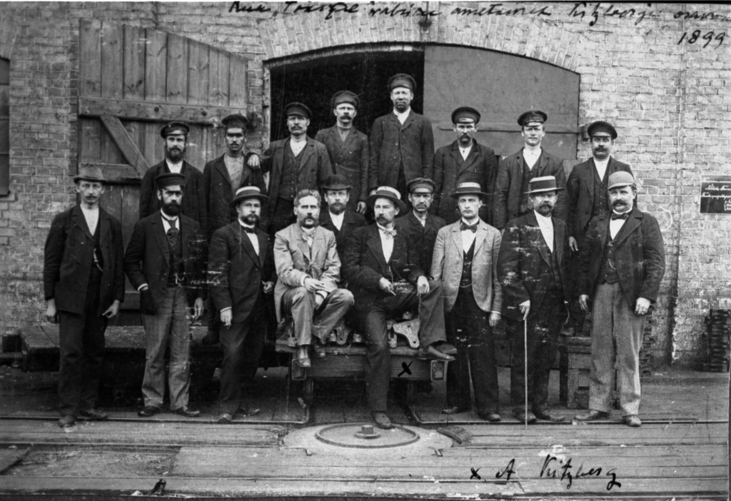 Riga "Phönixi" factory officers. Front in the middle of a. Kitzberg