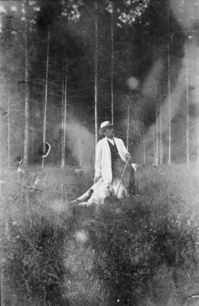 August Kitzberg with a dog