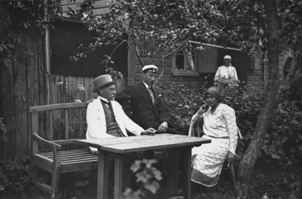 August Kitzberg's wife and son Jaan