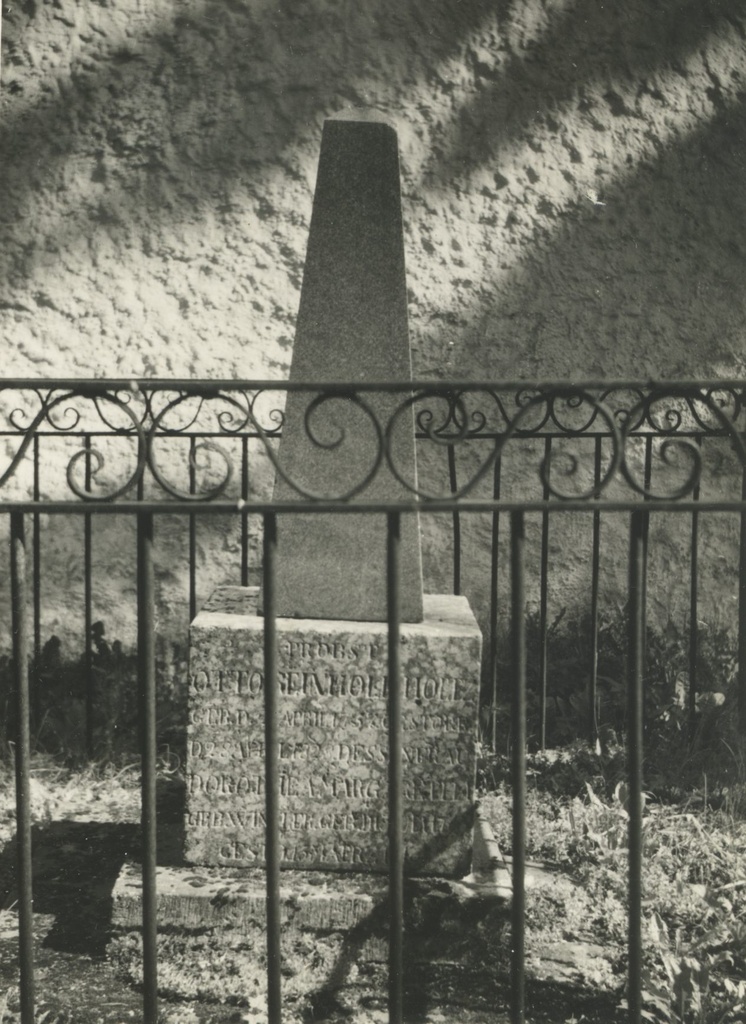O.R. Holtzi tomb in Keila