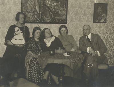 [Berta Under], Dagmar Hacker, Marie Under, Hedda Hacker and Artur Adson  duplicate photo