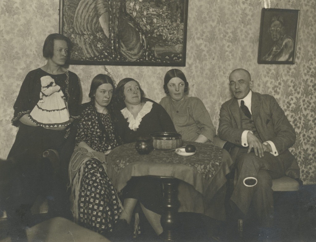 [Berta Under], Dagmar Hacker, Marie Under, Hedda Hacker and Artur Adson