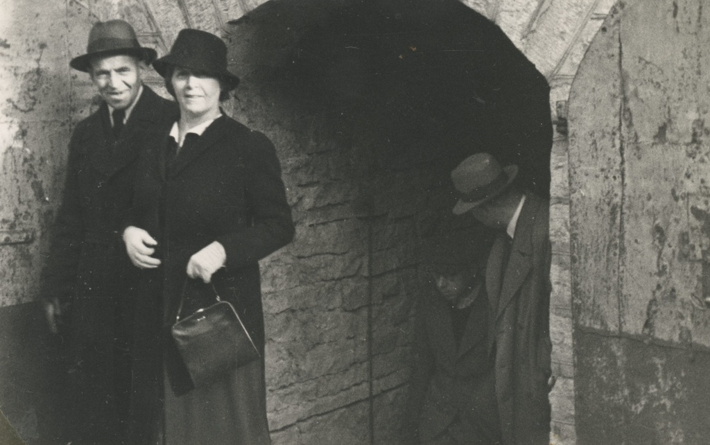 Artur Adson and Marie Under on the circle of writers in 1938