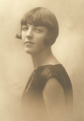 Hedda Hacker  similar photo