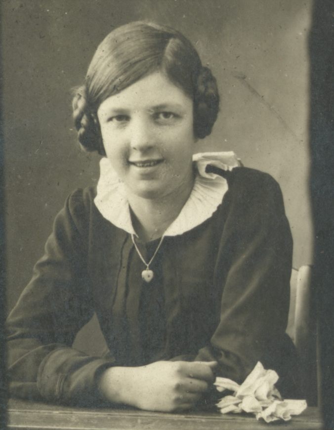 Hedda Hacker as a child