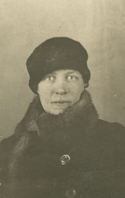 Marie Under's sister Eva  duplicate photo