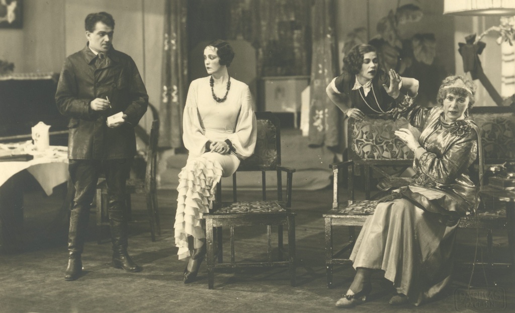 A. Adson "King of Beauty" in Estonia in 1932. K. Karm, m. Parikas, s. Reek, b. Kuuskemaa