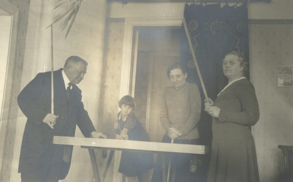 Johanna and Silvia Kitzberg and unknown