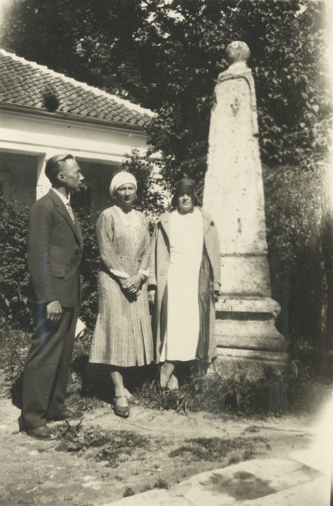 Jaan, Silvia and Johanna Kitzberg in Kuressaare 13.07.1931