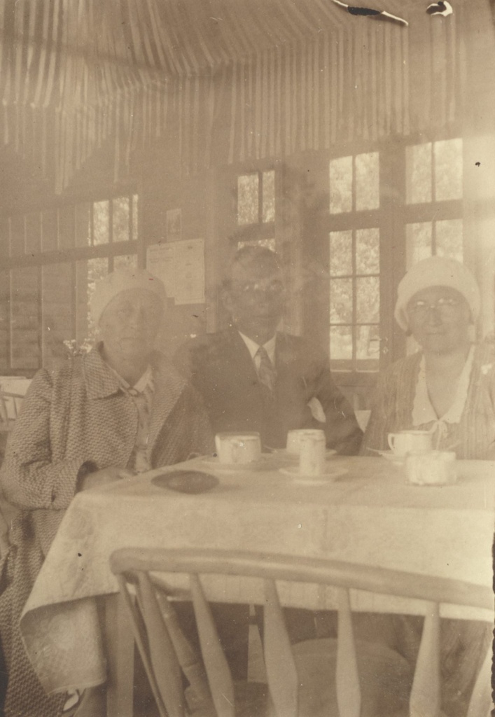 Johanna, Jaan and Silvia Kitzberg in the beach cafe