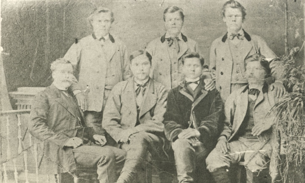 Jaan Kärner's father Karl (sides on the right edge) with his brothers